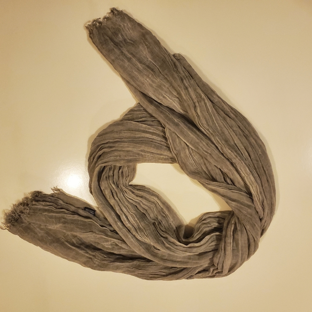 Lightweight fringed scarf